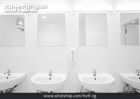 
                Waschbecken, öffentliche Toilette, Sanitärbereich                   