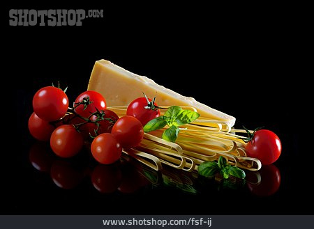 
                Basilikum, Tomate, Parmesan, Tagliatelle                   