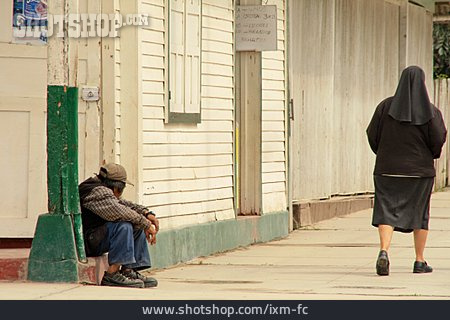 
                Städtisches Leben, Nonne, Peru, Obdachloser                   