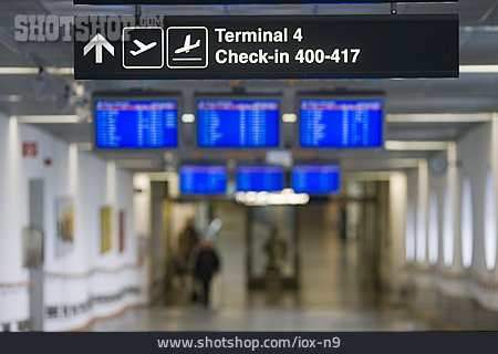 
                Flughafen, Terminal, Check-in                   
