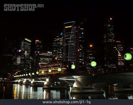 
                Nachtaufnahme, Singapur                   