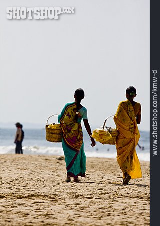 
                Indien, Inderin, Strandverkäuferin                   