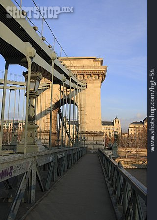 
                Budapest, Kettenbrücke, Donaubrücke                   