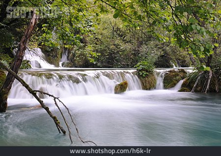 
                Wasserfall, Wildbach, Kroatien                   