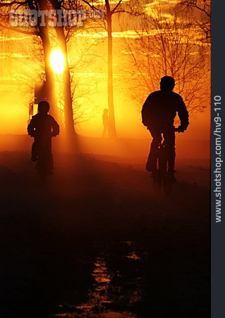 
                Sonnenaufgang, Fahrradfahren, Mountainbike, Cross                   