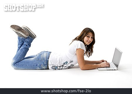 
                Teenager, Liegen, Laptop                   