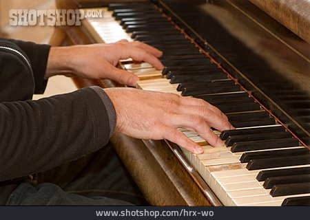 
                Hand, Musizieren, Klavierspielen                   