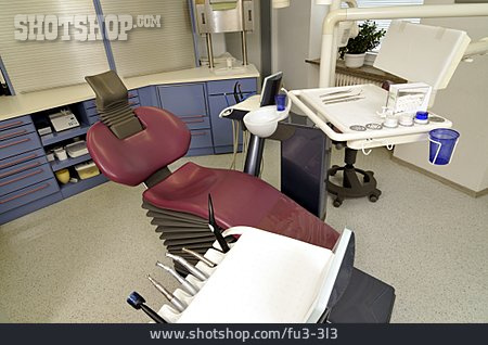 
                Behandlungsraum, Zahnarztpraxis, Zahnarztstuhl                   