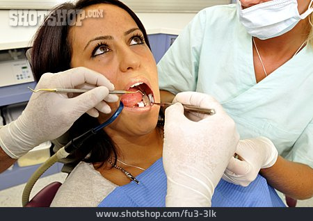 
                Patientin, Zahnmedizin, Zahnarztbehandlung                   