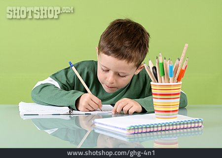 
                Schreiben, Schüler, Hausaufgaben, Schulkind                   
