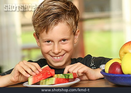 
                Junge, Gesunde Ernährung, Obst, Wassermelone                   