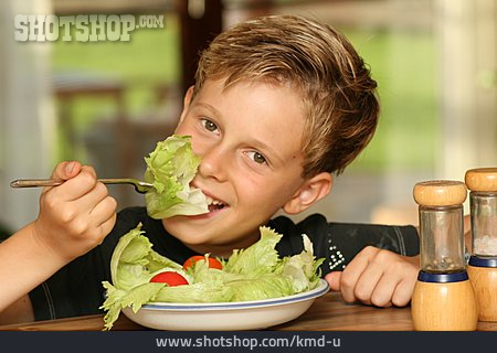 
                Junge, Gesunde Ernährung, Essen, Salat                   