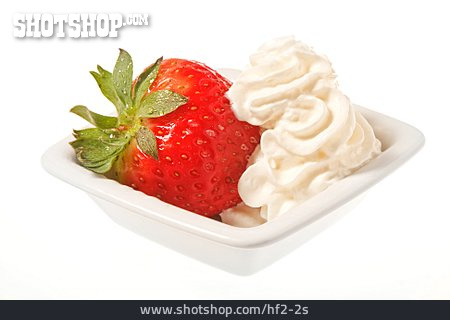 
                Dessert, Schlagsahne, Erdbeere                   