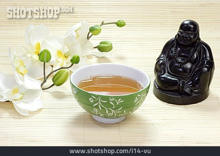 
                Grüner Tee, Teeschale, Buddhafigur                   