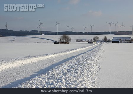 
                Winterlandschaft, Windkraftanlage                   
