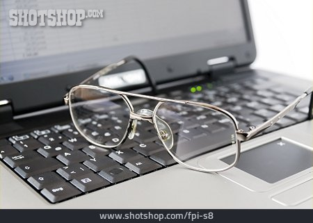 
                Brille, Laptop                   