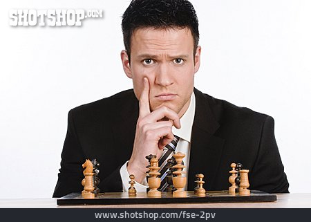
                überlegen, Schach, Schachspiel, Geschäftsmann                   