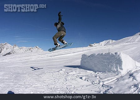 
                Sprung, Snowboarder, Snowboard                   