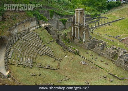 
                Amphitheater, Volterra, Teatro Romano                   
