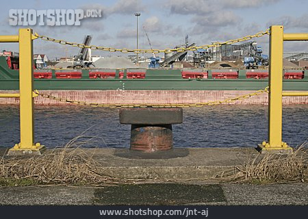 
                Hamburg, Poller, Containerhafen                   