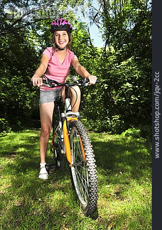 
                Jugendliche, Fahrradtour, Fahrradfahrerin                   
