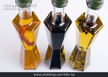 
                Olivenöl, Weinessig                   