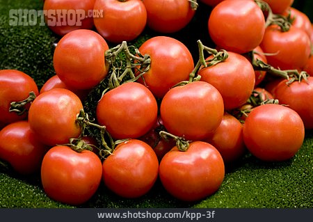 
                Tomate, Marktstand, Strauchtomate, Gemüsestand                   