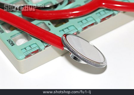 
                Stethoskop, Tablettenbox                   