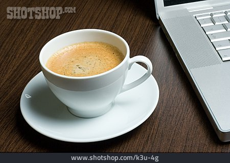 
                Kaffeepause, Laptop, Kaffeetasse, Crema                   