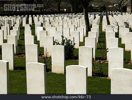 
                Gedenken, Grabstein, Soldatenfriedhof                   
