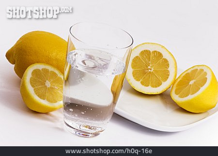 
                Mineralwasser, Erfrischungsgetränk                   