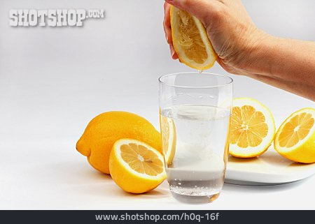 
                Zitronensaft, Erfrischungsgetränk                   