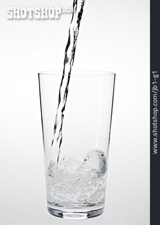 
                Wasser, Trinkglas, Einschenken                   