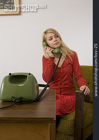
                Junge Frau, Telefon, Retro                   