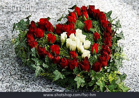 
                Herzförmig, Rosenblüten, Grabschmuck                   