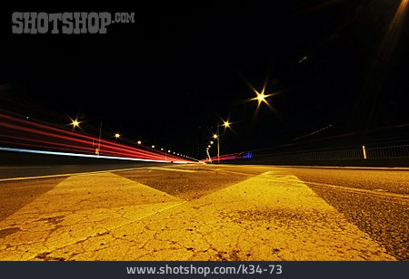 
                Straßenverkehr, Nachtfahrt                   