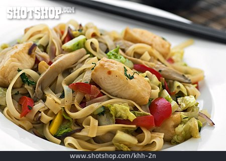 
                Asiatische Küche, Nudelgericht, Fischgericht                   