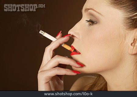 
                Rauchen, Raucherin                   