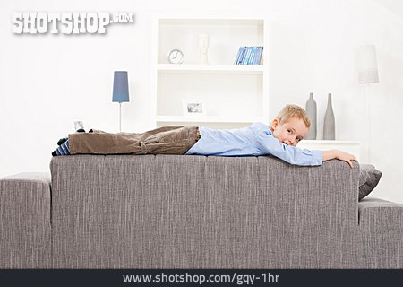 
                Junge, Häusliches Leben, Liegen, Couch                   