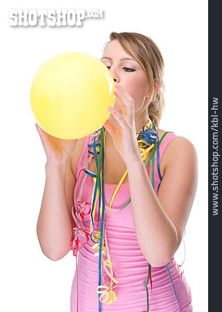 
                Junge Frau, Feier & Fest, Luftballon, Aufblasen                   