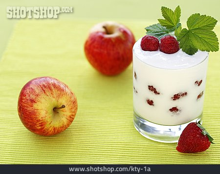 
                Dessert, Fruchtjoghurt, Himbeerjoghurt                   