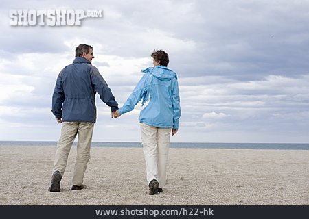 
                Paar, Strandspaziergang                   