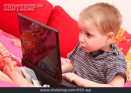 
                Junge, Kind, Laptop                   