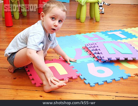 
                Junge, Kind, Spielteppich, Puzzleteppich                   