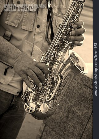
                Saxophon, Musiker, Straßenmusiker                   