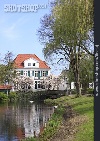 
                Park, Einfamilienhaus, Möllner See                   