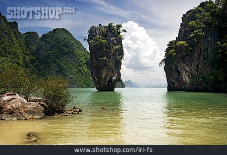 
                Thailand, Khao Ta-pu, Khao Phing Kan                   