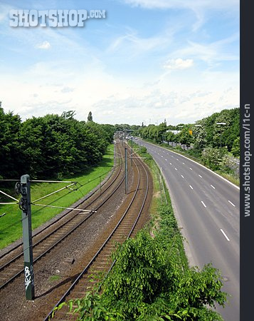 
                Gleise, Straße, Infrastruktur                   