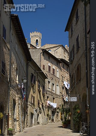 
                Altstadt, Volterra                   
