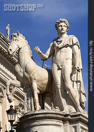 
                Statue, Rom, Piazza Del Campidoglio                   